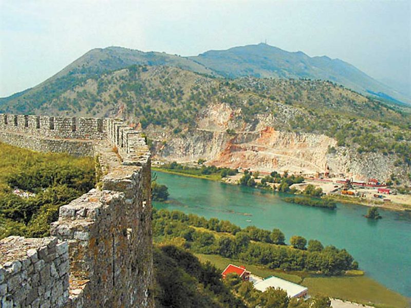 Коплик Албания